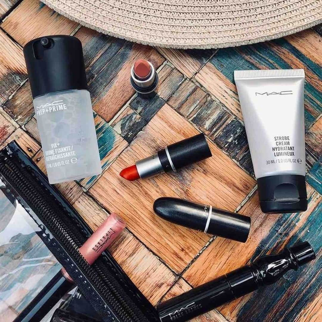 M•A•C Cosmetics Franceさんのインスタグラム写真 - (M•A•C Cosmetics FranceInstagram)「M·A·C - MINI ✈️ Pour voyager, rien de mieux que le format voyage en mascara, rouges à lèvres, Fix +, pigments pour que vos favoris soient toujours avec vous 😎 Les connaissiez-vous ? 😜  Crédit photo : @dancinginmyheels @maccosmeticsafrica  #maccosmeticsfrance #maccosmetics #macmini #maclipsticks #MACTravels」8月5日 1時00分 - maccosmeticsfrance