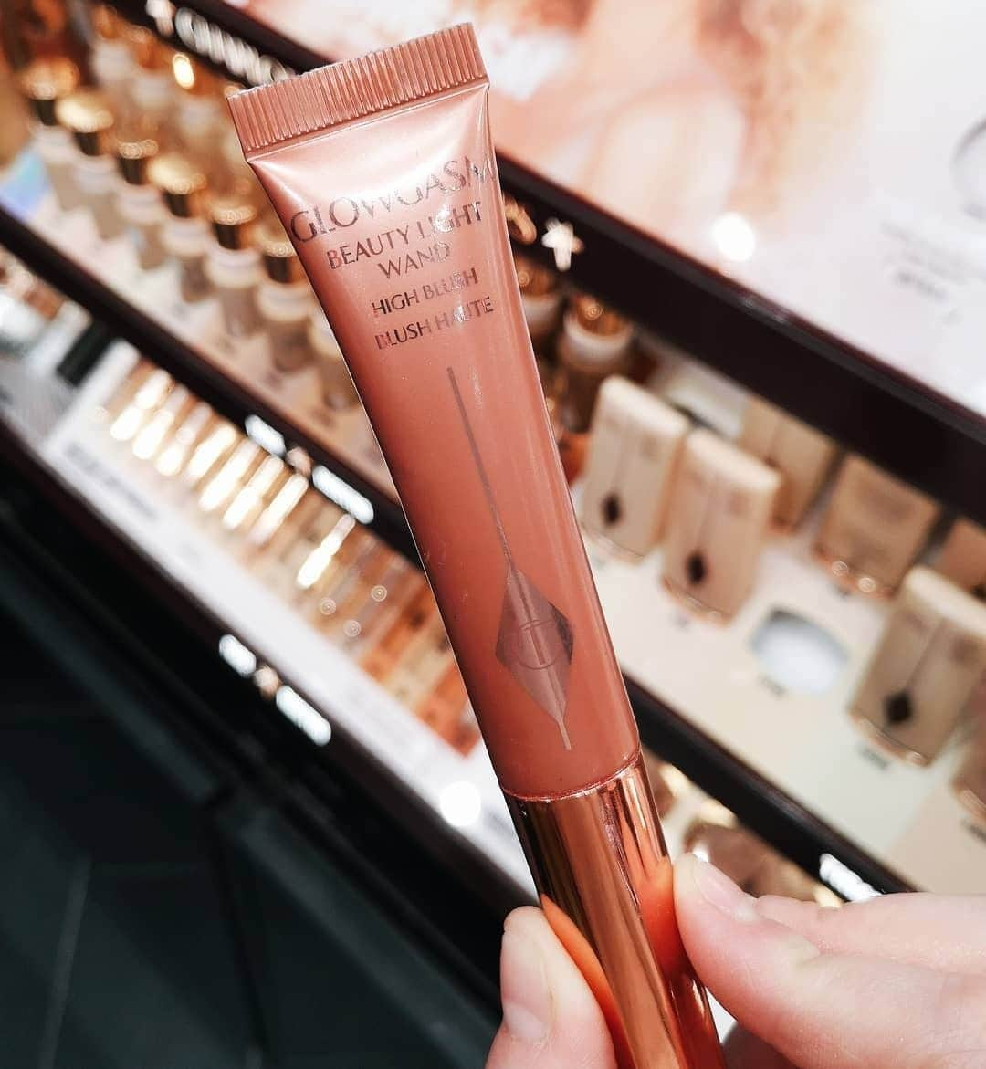 シャーロット・ティルベリーさんのインスタグラム写真 - (シャーロット・ティルベリーInstagram)「Darlings, my NEW! GLOWGASM Beauty Light Wand in PINKGASM is the ULTIMATE high glow, high blush for summer days!! 💫 Comment below with a 💖 if you love it too! #Regram 📸@pajuanes. - - - #CharlotteTilbury #Glowgasm #BeautyLightWand #Peachgasm #SummerMakeup #Blush #CheeksBlush」8月5日 1時00分 - charlottetilbury