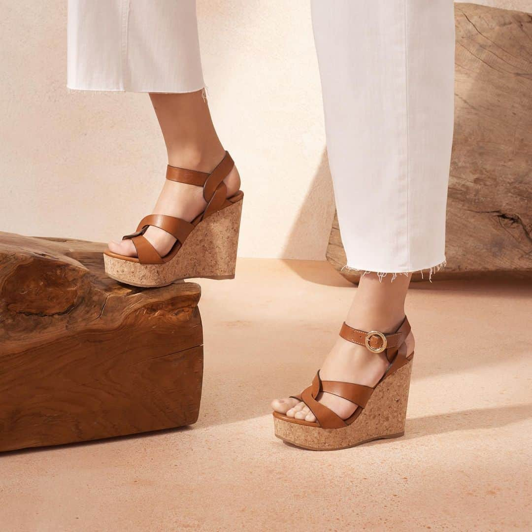 Jimmy Chooさんのインスタグラム写真 - (Jimmy ChooInstagram)「Stay a step ahead this summer with our ALEILI wedge sandals #JimmyChoo」8月5日 1時00分 - jimmychoo