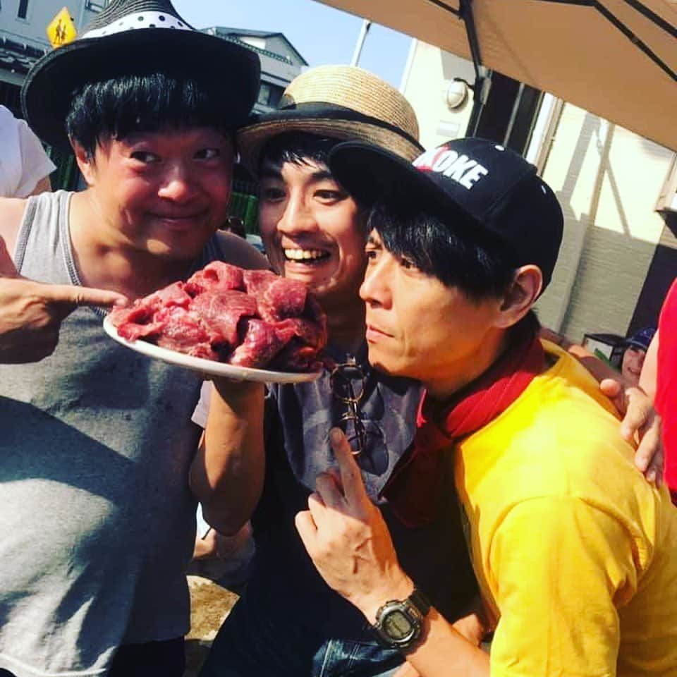 黒川忠文さんのインスタグラム写真 - (黒川忠文Instagram)「昨夜はお世話になってる入江家のBBQ&花火大会に初参加！  ええ肉だらけで驚き！ 目の前に花火が打ち上がって驚き！ 初めましたの皆さんともワイワイ楽しく過ごしました🎶 ありがとうございました😊  #松戸花火大会  #BBQ  #ええ肉」8月5日 1時02分 - kurokawatadafumi