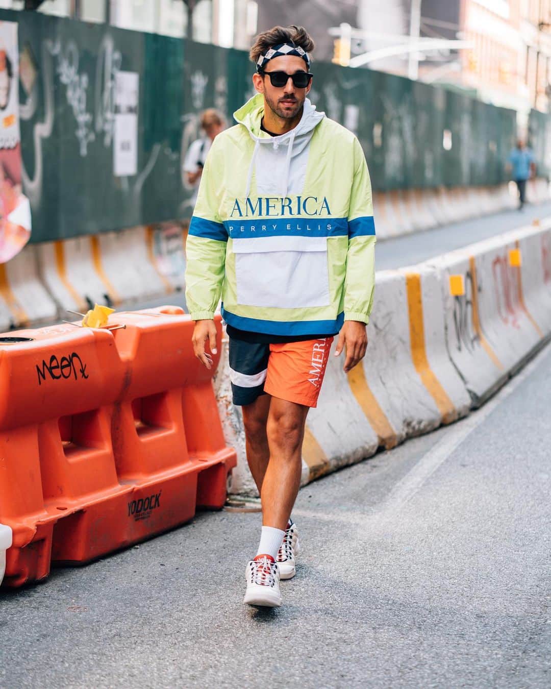 ペリーエリスのインスタグラム：「Weekends were made for #PerryEllisAmerica. Tap to shop. 📷 @hustonconti」