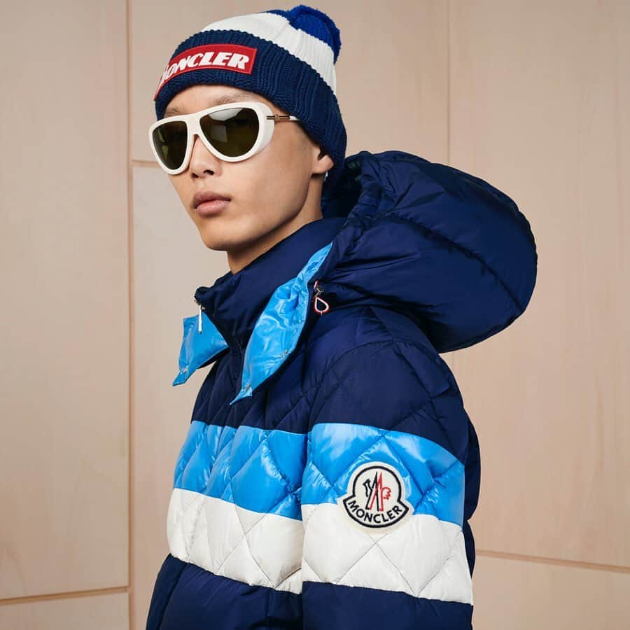 モンクレールさんのインスタグラム写真 - (モンクレールInstagram)「Ski season anticipation mode. The Janvry is a contemporary take on a down jacket. Swipe for the Konic jacket. _ Link in bio. #WEALLWEARMONCLER」8月5日 1時30分 - moncler