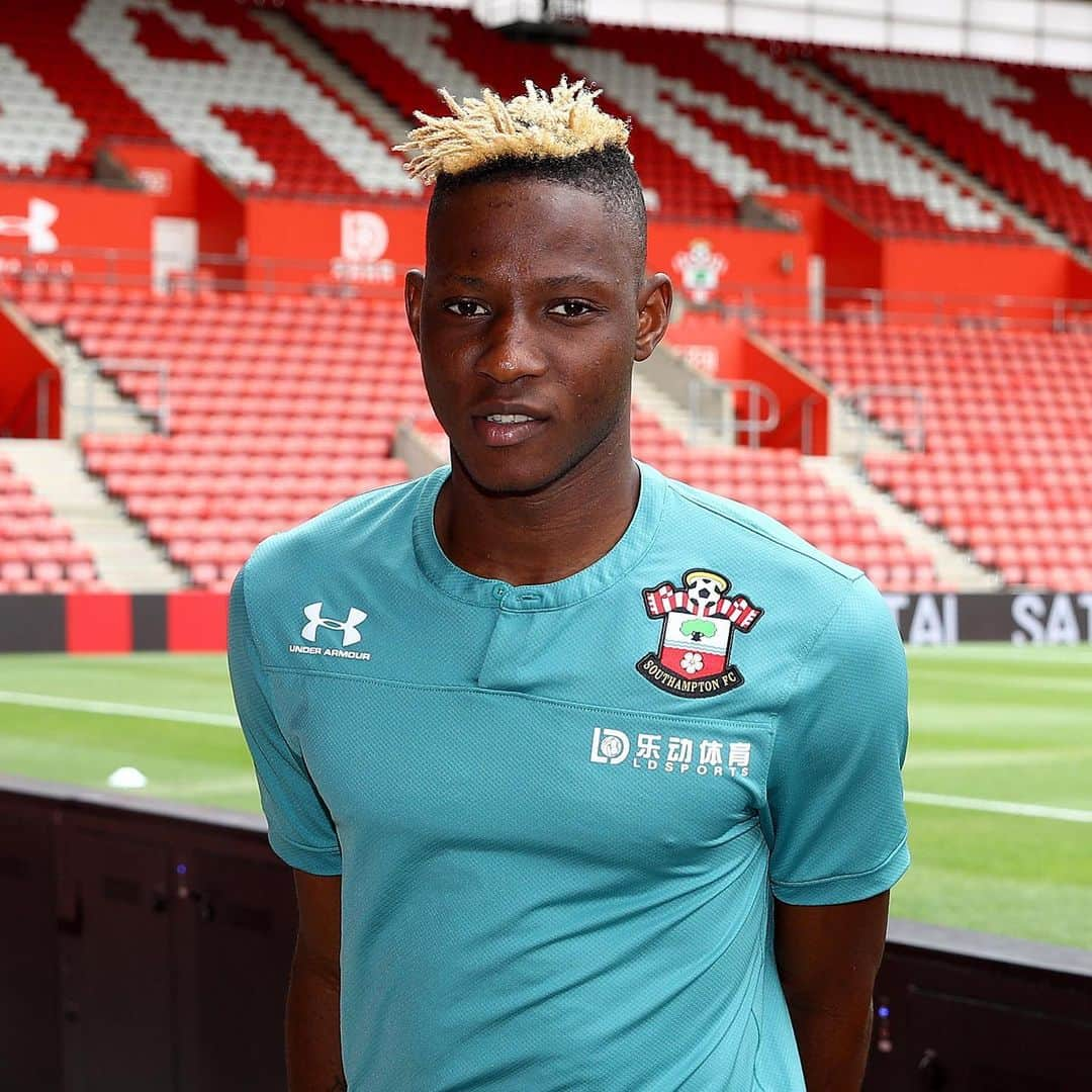 サウサンプトンFCさんのインスタグラム写真 - (サウサンプトンFCInstagram)「FIRST OF MANY 🙌 Relive @mouss_djenepo’s #SaintsFC debut in pictures! 📸↔️」8月5日 1時54分 - southamptonfc