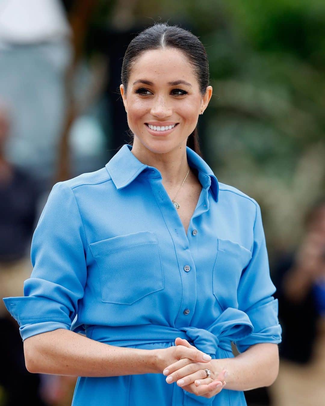 ELLE Magazineさんのインスタグラム写真 - (ELLE MagazineInstagram)「Wishing a very happy birthday to HRH #MeghanMarkle! The Duchess of Sussex is 38 today. Link in bio for #PrinceHarry’s sweet tribute. 👑 ❤️」8月5日 1時48分 - elleusa