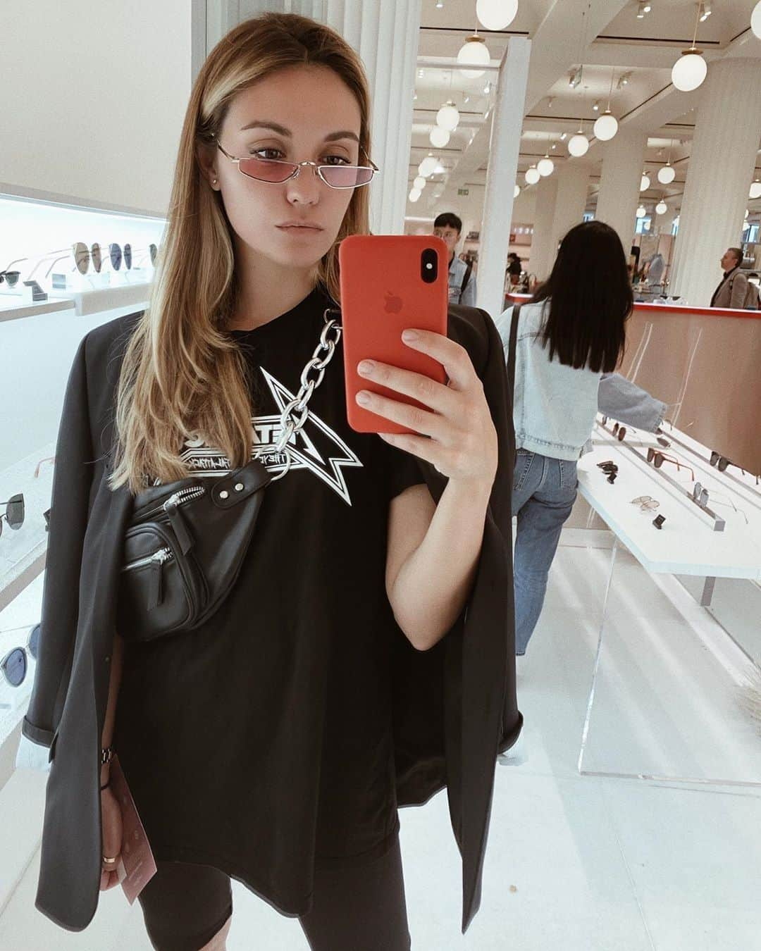 セルフリッジズさんのインスタグラム写真 - (セルフリッジズInstagram)「Selfie or it didn't happen, right? | #Regram from #Selfridges shopper @godachka at #SelfridgesLondon @gentlemonster space on G」8月4日 17時00分 - theofficialselfridges