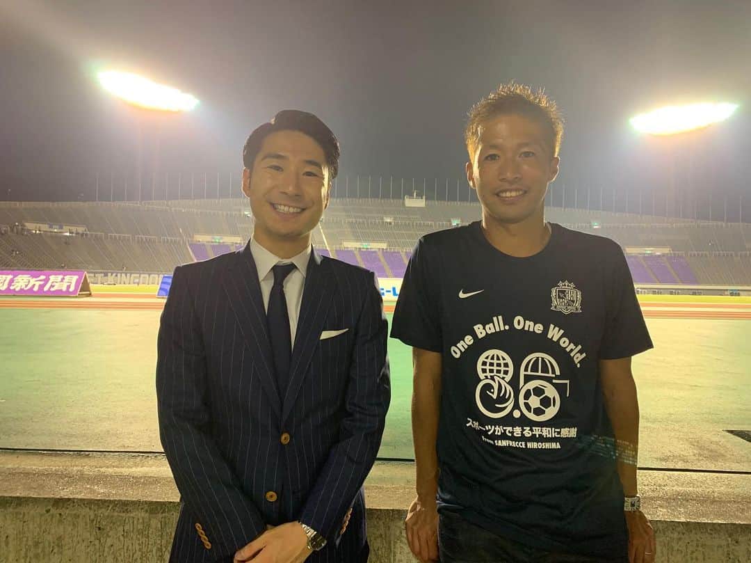 森崎浩司さんのインスタグラム写真 - (森崎浩司Instagram)「ピースマッチ🕊⚽️ サンフレッチェ広島🆚コンサドーレ札幌戦の解説をさせていただきました。 サッカーで世界に平和のメッセージを発信できる大事な一戦に関われることに感謝の気持ちと、仕事ができる事を幸せに感じながら担当させていただきました。  Hiroshimaにとって特別な日になりました🕊 #sanfrecce #コンサドーレ札幌 #実況 #江本一真  #素晴らしい一日 #平和への願い」8月4日 16時53分 - koji.morisaki77