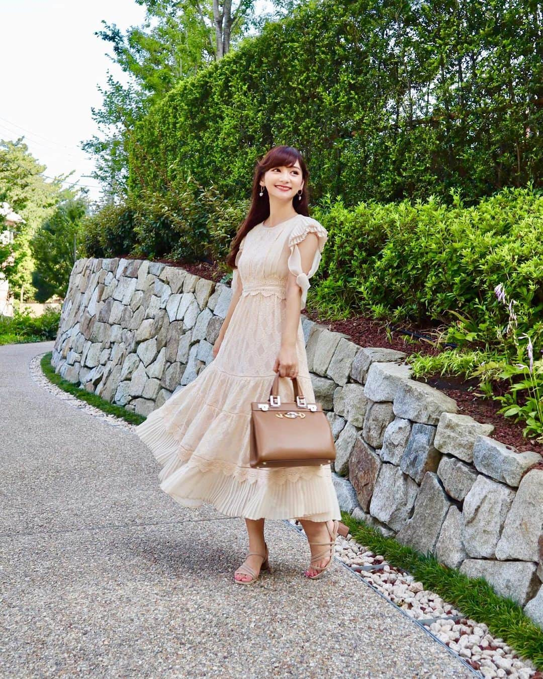 加藤瑠美さんのインスタグラム写真 - (加藤瑠美Instagram)「お気に入りのワンピース👗💖 ヴィンテージ風のレースが可愛すぎるの💕 お袖のシフォンリボンも色々アレンジできるよ🎀  dress :  #EstellaK #エステラケー  bag : #gucci #グッチ  ワンピースはEstella.K のもので、8月7日（水）～13日（火）の1週間、銀座三越本館3階にPOP UP SHOPがオープンするんだって🎉  本当に可愛いワンピースがたくさんあって、ワンピ好きの私はサイトをチェックしてはときめいてます💓  #coordinate#ootd#Japanese#Japanesegirl#Happy#girl#girly#fashion#instafashion#instagood#rubi_fashion#夏ファッション#夏コーデ#コーディネート#コーデ#私服#新作#夏服#ワンピ#レースワンピース#銀座三越#銀座#ポップアップ」8月4日 17時18分 - katorubi