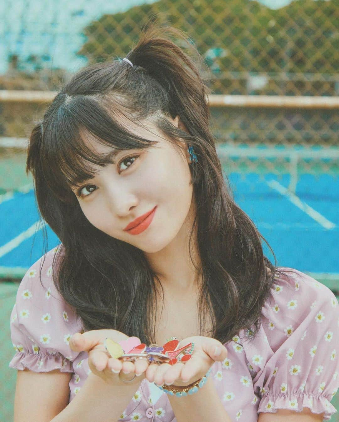 モモさんのインスタグラム写真 - (モモInstagram)「♡ [Scan] 190803 - TWICEZINE (Hawaii Edition) Scans -  #MOMO #트와이스 #모모 #平井もも #もも #TWICE © TsanaT」8月4日 17時16分 - momojype