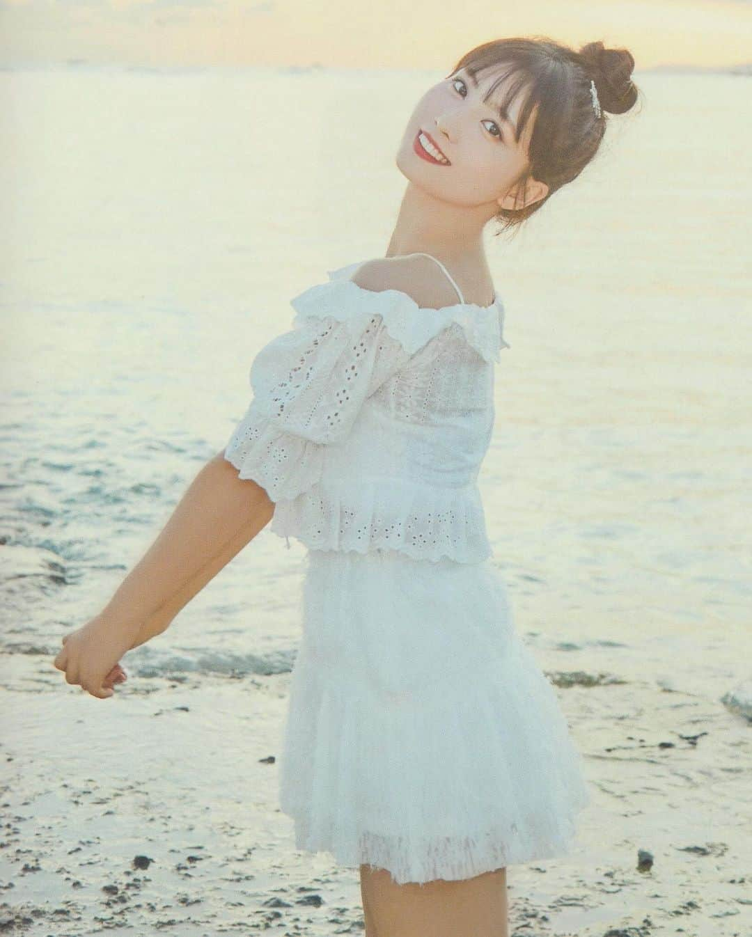 モモさんのインスタグラム写真 - (モモInstagram)「♡ [Scan] 190803 - TWICEZINE (Hawaii Edition) Scans -  #MOMO #트와이스 #모모 #平井もも #もも #TWICE © TsanaT」8月4日 17時16分 - momojype