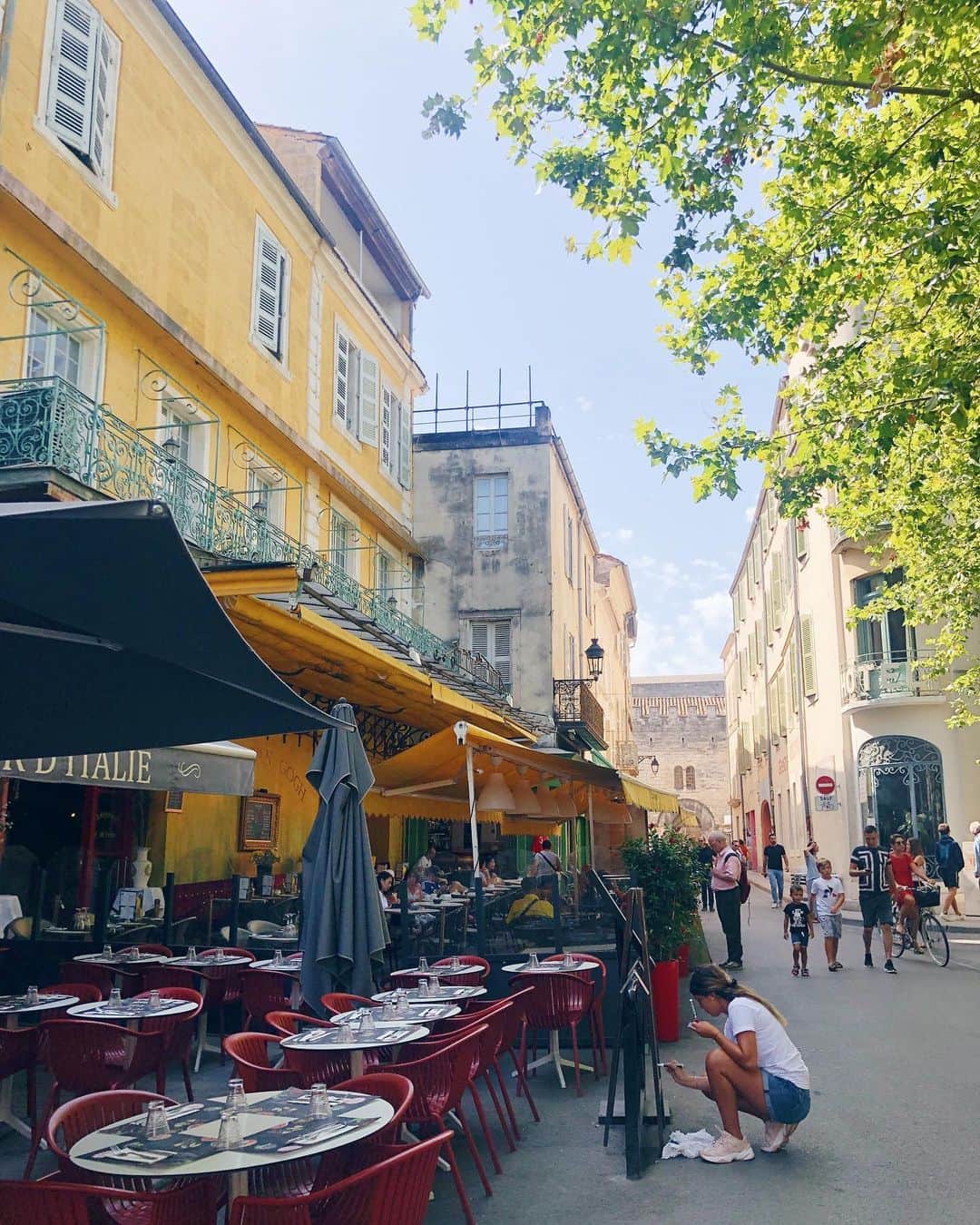 英里子さんのインスタグラム写真 - (英里子Instagram)「Le Cafe Van Gogh🌻  南フランス初日はゴッホにゆかりのあるアルルに🚙  #lecafevangogh #arles #provence #アルル #ゴッホ」8月4日 17時19分 - ellie__erico