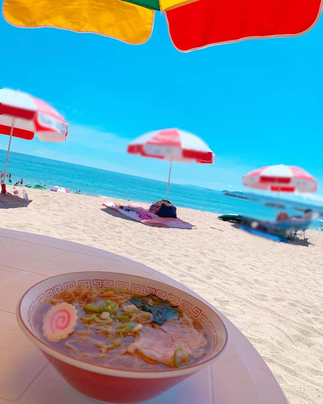 大森美知さんのインスタグラム写真 - (大森美知Instagram)「夏いただき🏖❤️ 格別すぎる🗯毎年 海でラーメンは鉄板！！！ _____________________________________ #千葉#城崎海水浴場 #summer#beach#夏女  #休みになって急遽海へ 🚘  #幸せ#ラーメン#happy#夏旅」8月4日 17時23分 - michi_oomori_official