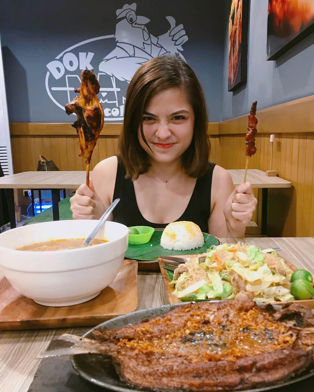 Alexa Ilacadさんのインスタグラム写真 - (Alexa IlacadInstagram)「You wouldn't like me when i'm HANGRY! 😈 Visit  @dokmanokmnl @dokmanokbacolod at Xentro Mall, Antipolo to satisfy your #inasalcravings.」8月4日 17時31分 - alexailacad