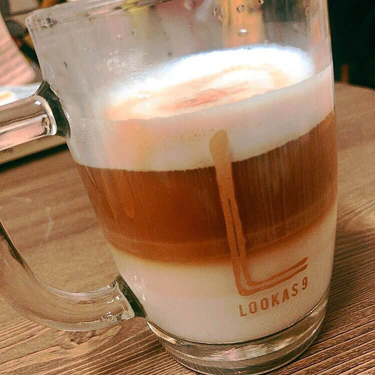 リンジさんのインスタグラム写真 - (リンジInstagram)「소소한 낙.. 나의 #소확행#라떼만들기☕ #coffee #latte#하트실패 ...」8月4日 17時43分 - linzy_minji