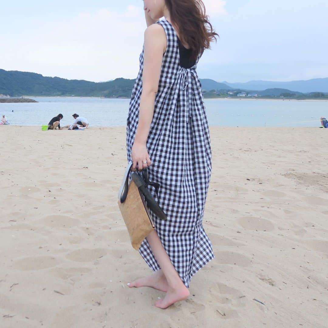 yuukii.iさんのインスタグラム写真 - (yuukii.iInstagram)「. . ちょっと涼しくなってから海辺をお散歩した時の🐚 夏休み予定詰め込みすぎて あっとゆう間に終わりそう..😳❤︎ . . DHOLICのワンピースの詳細はブログに載せてます☝︎」8月4日 18時02分 - yuukii.i