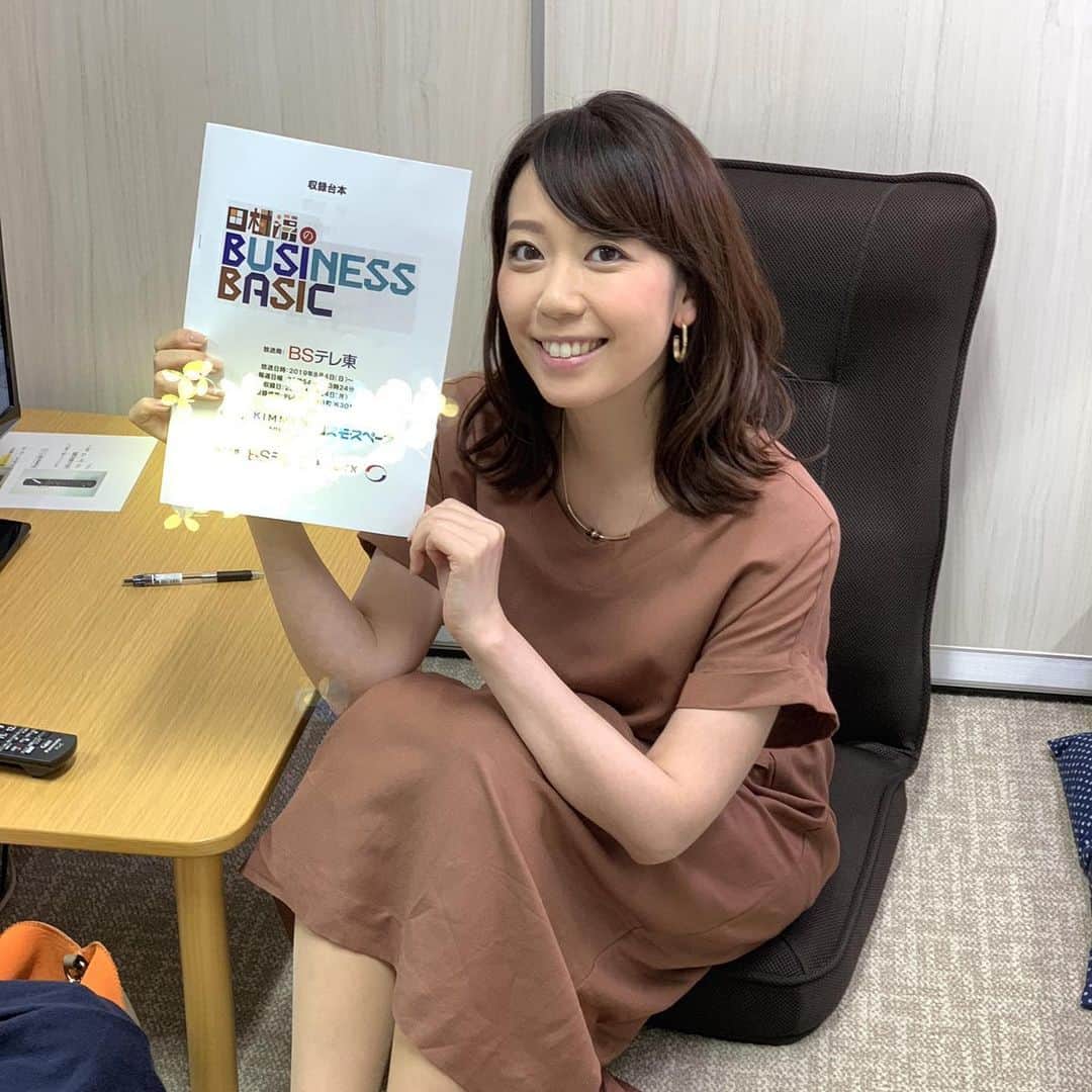須黒清華さんのインスタグラム写真 - (須黒清華Instagram)「今夜の 「田村淳のビジネスベーシック」 テーマは、キャッシュレス💰 キャッシュレス推進派の淳さんと、 慎重派の私、須黒。 でも、キャッシュレスのメリットや今後のビジネス展開を聞いて、私もやってみようかなぁ‼︎ と思い始めました✨ . 皆さんはキャッシュレス推進派⁇それとも慎重派ですか⁇ 衣装は#preferir #プレフェリール  #田村淳 #田村淳のbusinessbasic #キャッシュレス #キャッシュレス生活 #経済 #ビジネス #business #economy #tvtokyo #bsテレ東」8月4日 17時56分 - sayaka_suguro