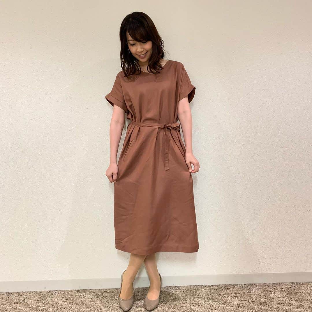 須黒清華さんのインスタグラム写真 - (須黒清華Instagram)「今夜の 「田村淳のビジネスベーシック」 テーマは、キャッシュレス💰 キャッシュレス推進派の淳さんと、 慎重派の私、須黒。 でも、キャッシュレスのメリットや今後のビジネス展開を聞いて、私もやってみようかなぁ‼︎ と思い始めました✨ . 皆さんはキャッシュレス推進派⁇それとも慎重派ですか⁇ 衣装は#preferir #プレフェリール  #田村淳 #田村淳のbusinessbasic #キャッシュレス #キャッシュレス生活 #経済 #ビジネス #business #economy #tvtokyo #bsテレ東」8月4日 17時56分 - sayaka_suguro