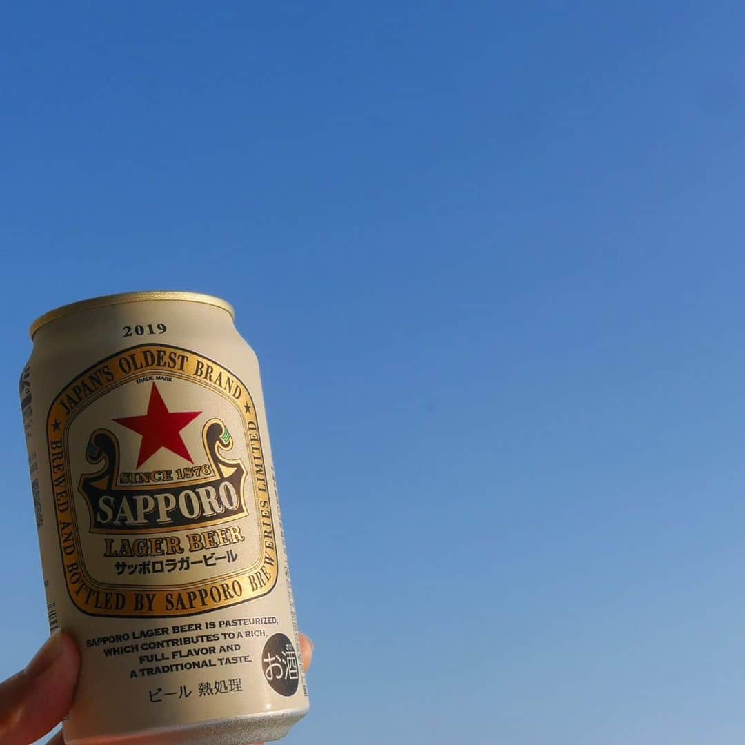 くろさんのインスタグラム写真 - (くろInstagram)「続々・水分補給🍺 #理由付けて飲みたいだけ #水分補給はしっかりと #サッポロラガービール #サッポロ赤星 #サッポロラガー #サッポロラガー赤星 #サッポロビール #sapporobeer #lovebeer #blueskyblue #青空に乾杯」8月4日 17時57分 - m6bmw
