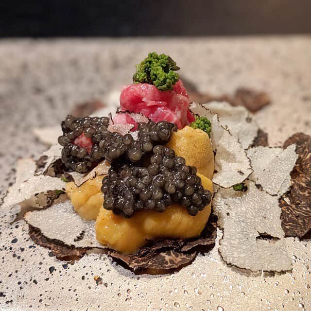 のインスタグラム：「🏠店舗名: 焼肉X(ヤキニクテン)⠀ 🗾場所:港区,東京⠀⠀⠀ 🍽値段:¥40,000〜⠀ 📣テリヤキストのコメント: ⠀ 全てにこだわった超高級焼肉店⠀ ________________________________⠀  テリヤキ編集部公式アカウントでは、本当に美味しいお店をご紹介しております。アプリの方もチェックお願い致します！😊 ・ 『 #テリヤキ掲載店』をつけて投稿いただいた中から素敵なお写真をご紹介いたします！ぜひ投稿してみてくださいね！⠀ ________________________________⠀ #テリヤキ掲載店#焼肉X#西麻布#超高級#会員制#予約困難 #和牛#肉#肉部#肉好きな人と繋がりたい #写真好きな人と繋がりたい #グルメ好きな人と繋がりたい #美味しいもの好きな人と繋がりたい #いいね返し#ファインダー越しの世界 #美味しいお店#food#foodstagram #foodporn #delicious#グルメ部 #グルメ好きな人と繋がりたい #たべすたぐらむ #グルメ巡り」