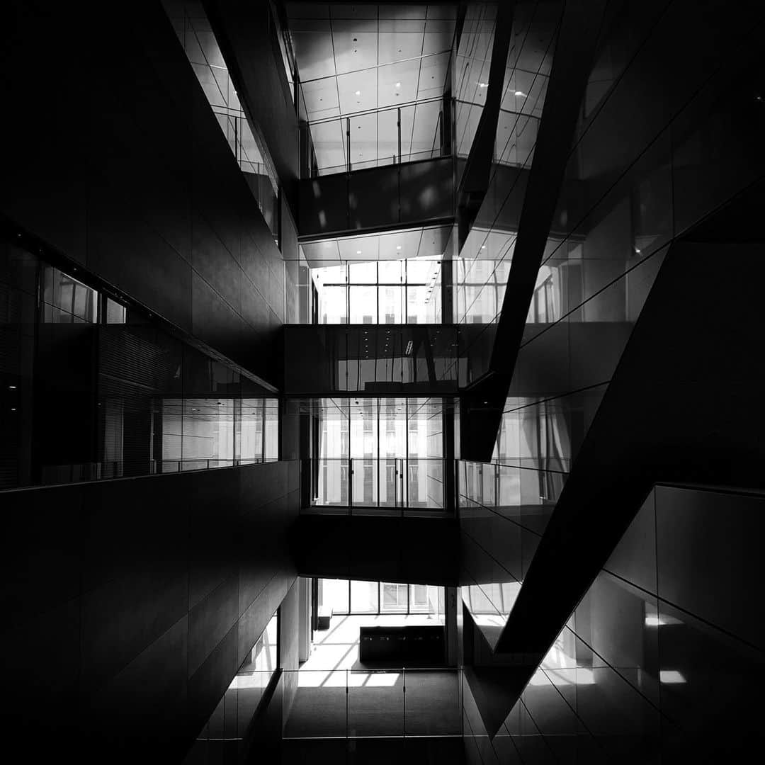 naotakeのインスタグラム：「吹き抜け - The void / iPhone XR + Snapseed, 20190805 . . ドライブ用のサングラス。車内でチンチンになっていて、こめかみが焼けるかと思った。 . . #royalsnappingartists #infamous_family #rsa_main #infinity_photo_cult #2_fineart #jp_gallery #jp_gallery_bnw #trb_bnw #wp_bnw  #bnw_life #bnwlife_member #bnw_life_shots #bnw_captures #world_bnw #top_bnw #team_jp_ #team_jp_モノクロ #ig_energy_bw #ig_nihon #streetphotographybnw #igersjp #blackandwhite #bnw #bnwphoto #monochrome #bw #bnwphotography #ShotOniPhone #shotoniphoneXR」