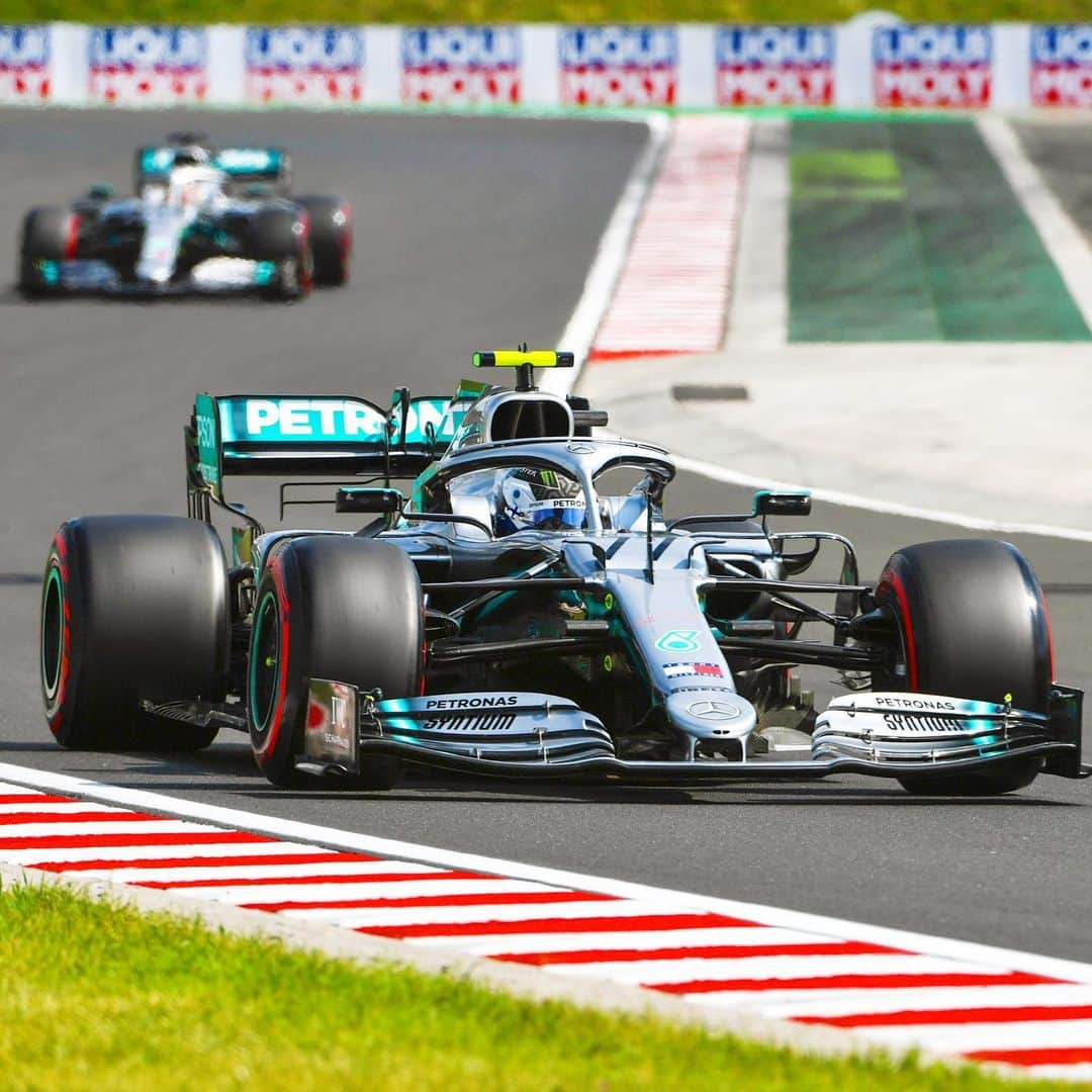 MERCEDES AMG PETRONASさんのインスタグラム写真 - (MERCEDES AMG PETRONASInstagram)「It’s double-trouble at the Hungaroring today 🔥🔥 Let’s give the first half of this epic @f1 season the send off it deserves! 🙌 • #MercedesAMGF1 #Mercedes #F1 #VB77 #LH44 #HungarianGP #PETRONASmotorsports」8月4日 18時38分 - mercedesamgf1