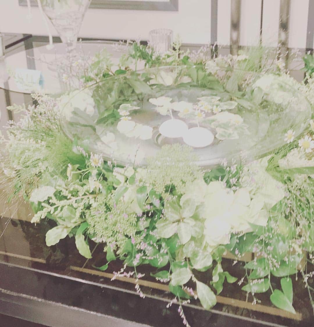 ホテルモントレ横浜のインスタグラム：「♥ ￣￣￣￣￣￣￣￣￣￣ @hotelmontereyyokohama.bridal をフォローしてね＊*. . フェアで人気だったテーブル装花✨ . . ◆ホテルモントレ公式HPはこちら* ‪https://www.monterey-wedding.jp‬ . #モントレ #モントレ花婿 #dressy花嫁 #プレ花嫁 #marry花嫁 #卒花 #marryxoxo #wedding #weddingceremony #weddingreception #weddingparty #weddingdress #dress #flower #yokohama #日本中のプレ花嫁さんと繋がりたい #結婚式 #パーティー #披露宴 #ホテルウェディング #ウェディングドレス #横浜#モントレ横浜 #横浜花嫁 #みなとみらい#令和婚  #ブライダルフェア」