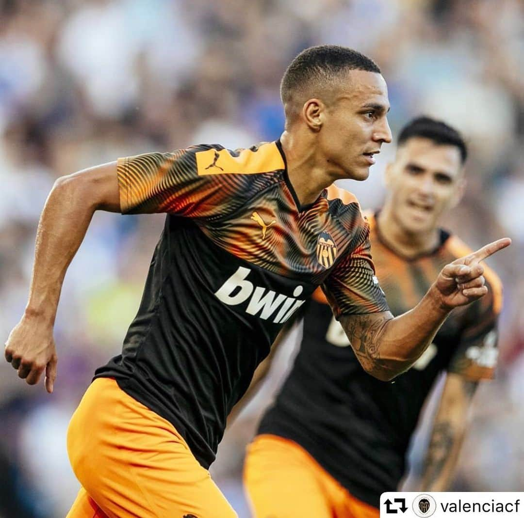 LFPさんのインスタグラム写真 - (LFPInstagram)「RodriGOAL is always a good choice! 🦇 • #LaLiga #LaLigaSantander #Valencia #Rodrigo #Football #Goals」8月4日 18時51分 - laliga