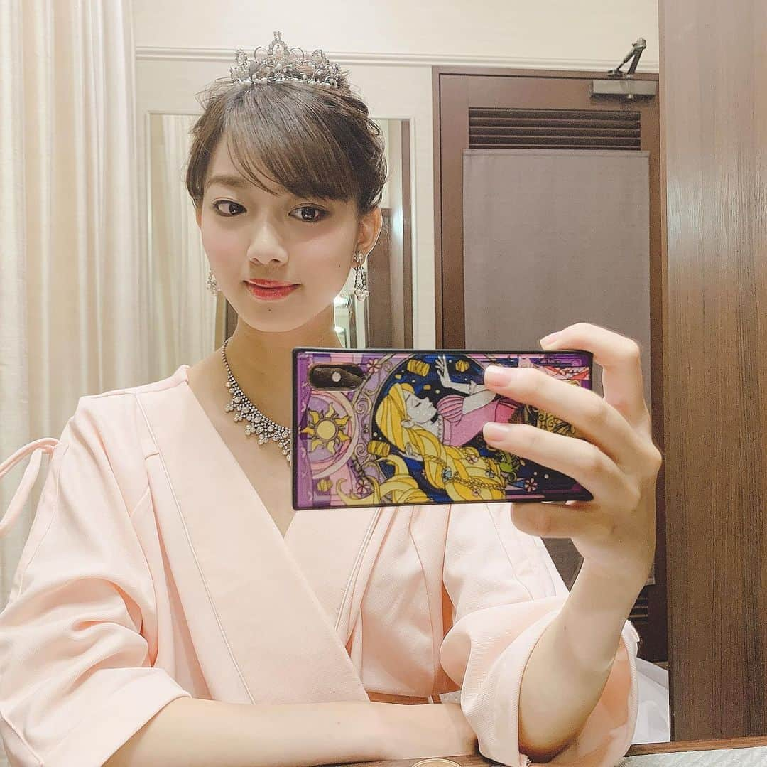 間瀬遥花さんのインスタグラム写真 - (間瀬遥花Instagram)「. . ヘアメイクしてもらって、ジュエリーつけて あとはドレス着るだけ . きっと花嫁さんは特別な気持ちで 鏡に映る自分を見たりするのかな〜 なんてたまにふと思ったりする . . . #ブライダルヘア #ブライダル #ブライダルヘアメイク #ブライダルアクセサリー #ブライダルメイク #花嫁ヘア #花嫁ヘアスタイル #花嫁 #花嫁ヘアメイク #花嫁準備 #花嫁メイク #プレ花嫁 #結婚式 #ヘアメイク #ウエディングヘア #ウエディング #ウェディングヘア #ウェディングアクセサリー #新婦 #名古屋花嫁 #マリエカリヨン名古屋 #マリエカリヨン #出雲殿 #挙式 #挙式ヘア #モデル #名古屋モデル #bridal #bridalhair #bridalmakeup」8月4日 19時12分 - maseharu_929