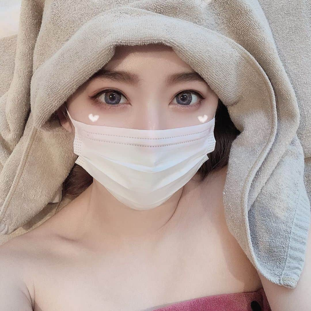 杉山佳那恵さんのインスタグラム写真 - (杉山佳那恵Instagram)「もぉ8月。めっちゃ夏だーーー🌞 ・ ってことで 銀座に新しくopenした ✨Wi clinic ✨ @wi.clinic.instaに行ってきました👍 ・ 医療脱毛の方が何十回も通わなくても 数回で毛が消滅するみたいっ💕 昔は医療脱毛って痛いイメージだったけど今は、というかここのクリニックのは全然余裕〜(๑˃̵ᴗ˂̵)👍 ・ こんな感じ〜の動画載せておきます💗 ・ 全身脱毛が月々¥3100から！ リフトアップなどもあるみたいなので @wi.clinic.insta 是非チェックしてみて下さいねっ💗✨ ・ ・ #wiclinic#ginza#脱毛#サロン#医療脱毛#めっちゃ良い#良いものだけ載せてます#💗」8月4日 19時11分 - kanaxxy_0421