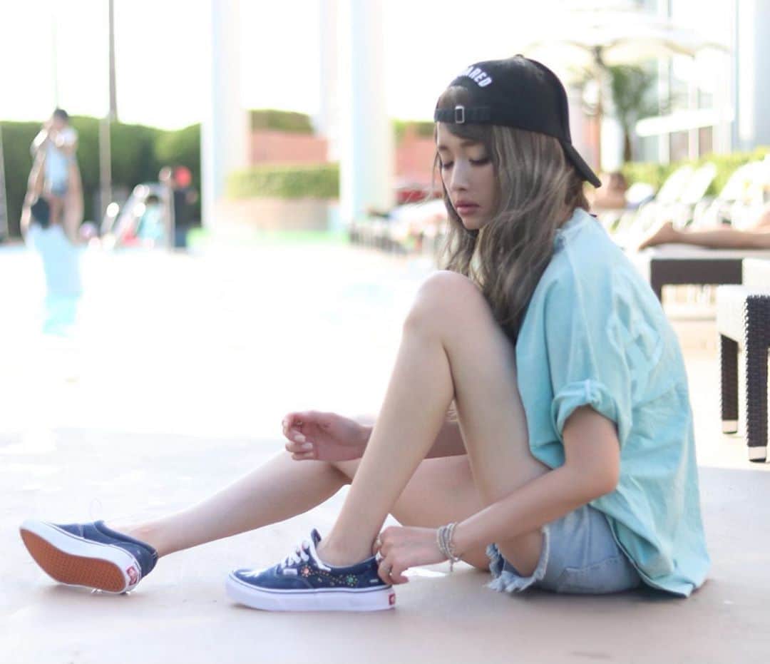 のインスタグラム：「ㅤㅤㅤㅤㅤㅤㅤㅤ ㅤㅤㅤㅤㅤㅤㅤㅤ 表情が割と事故だけど 気にせずpostするところ。 ㅤㅤㅤㅤㅤㅤㅤㅤ @marbles_official さんの Teeとスニーカー😍 ㅤㅤㅤㅤㅤㅤㅤㅤ とにかく色が可愛くて 昨日着て、夜洗濯して また今日着た😂❤️ ㅤㅤㅤㅤㅤㅤㅤㅤ お気に入りが増えて困る🥺✨ ㅤㅤㅤㅤㅤㅤㅤㅤ」