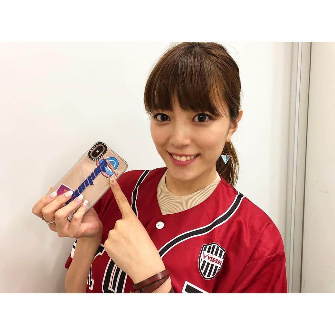 三谷紬さんのインスタグラム写真 - (三谷紬Instagram)「* 先週やべっちF.C.のオンエア前に レアル・マドリードの下部組織に所属する “ピピくん”こと中井卓大選手が遊びに来てくれました⚽️ 15歳の才能溢れるサッカー選手。 ずっと応援していましたが お目にかかったのは初めて🥺 写真を撮りましょう！と言ってくださり、 私も俊平さんも大喜び🤭笑笑 さらに応援したい！と思えるステキな方でした🧸 今週のやべっちF.Cは 全英女子オープンゴルフ中継のためお休みです。 . ですが！ テレ朝夏祭りでは 「DAZN presents やべっちF.C.キックターゲット」を開催中です❣️ やべっちユニフォームやタオル、そしてシールを景品で貰えるとか🎁 私もシールを貰ってスマホの背面に貼ってます☺️ 是非挑戦しに来てくださいね🌻 （着ている神戸のユニフォームは 今週の“ヴィッセル神戸vsガンバ大阪”で配られたものです！） * #やべっちfc#soccer#football#中井卓大 選手#レアルマドリード#realmadrid#下部組織#15歳#サッカー選手#寺川俊平 アナ#dazn#キックターゲット#テレ朝夏祭り#夏祭り#シール#ユニフォーム#タオル#スマホケース#来てね#テレビ朝日#アナウンサー#三谷紬」8月4日 19時15分 - mitani_tsumugi