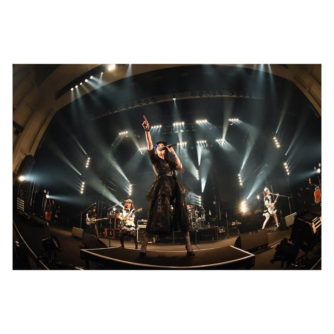 廣瀬茜さんのインスタグラム写真 - (廣瀬茜Instagram)「2019.7.30 BAND-MAID WORLD DOMINATION TOUR 2019【激動】ツアーファイナル@東京・昭和女子大学人見記念講堂 . 最ッッッ高の景色だった！！！！ みんなありがとーーーー！！！！！ 終始感動しっぱなしでした！！ . ホールでのお給仕とっても気持ち良かったなぁ🥺✨ 激動ツアー、第二章も楽しみだ🔥 .  photo by MASANORI FUJIKAWA(@masafuji93 ) .  #bandmaid #激動」8月4日 19時19分 - akane_bandmaid