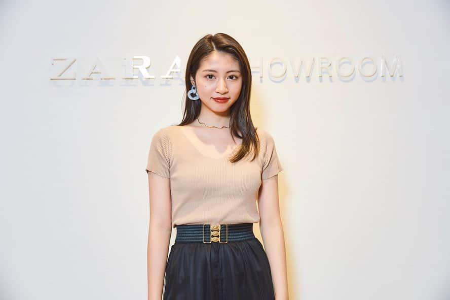 青島妃菜さんのインスタグラム写真 - (青島妃菜Instagram)「.﻿ ﻿ #zara19aw に行ってきました☺︎﻿ とてつもなく可愛いお洋服が沢山あって﻿ 楽しかったです👗」8月4日 19時24分 - hina1226_01