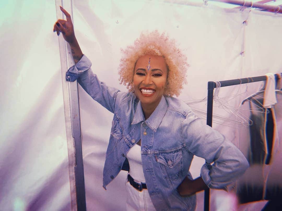 Emeli Sandéのインスタグラム：「My first pride!! ❤🏳️‍🌈🏳️‍🌈🏳️‍🌈 Thank you Brighton for all your love! The energy was beautiful, I loved every minute 💋」