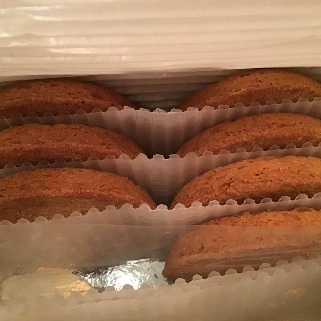 柴田淳さんのインスタグラム写真 - (柴田淳Instagram)「これはマジやばい！ 本当に美味し過ぎる！ これほどまでバターの香りがするクッキーは初めて。 そして最後に塩気が来るの。 甘いのが苦手な私が言うんだから間違いないっ！ #プレゼント #ご馳走様です💕 #echire #命かけて間違いない」8月4日 19時36分 - shibatajun_official