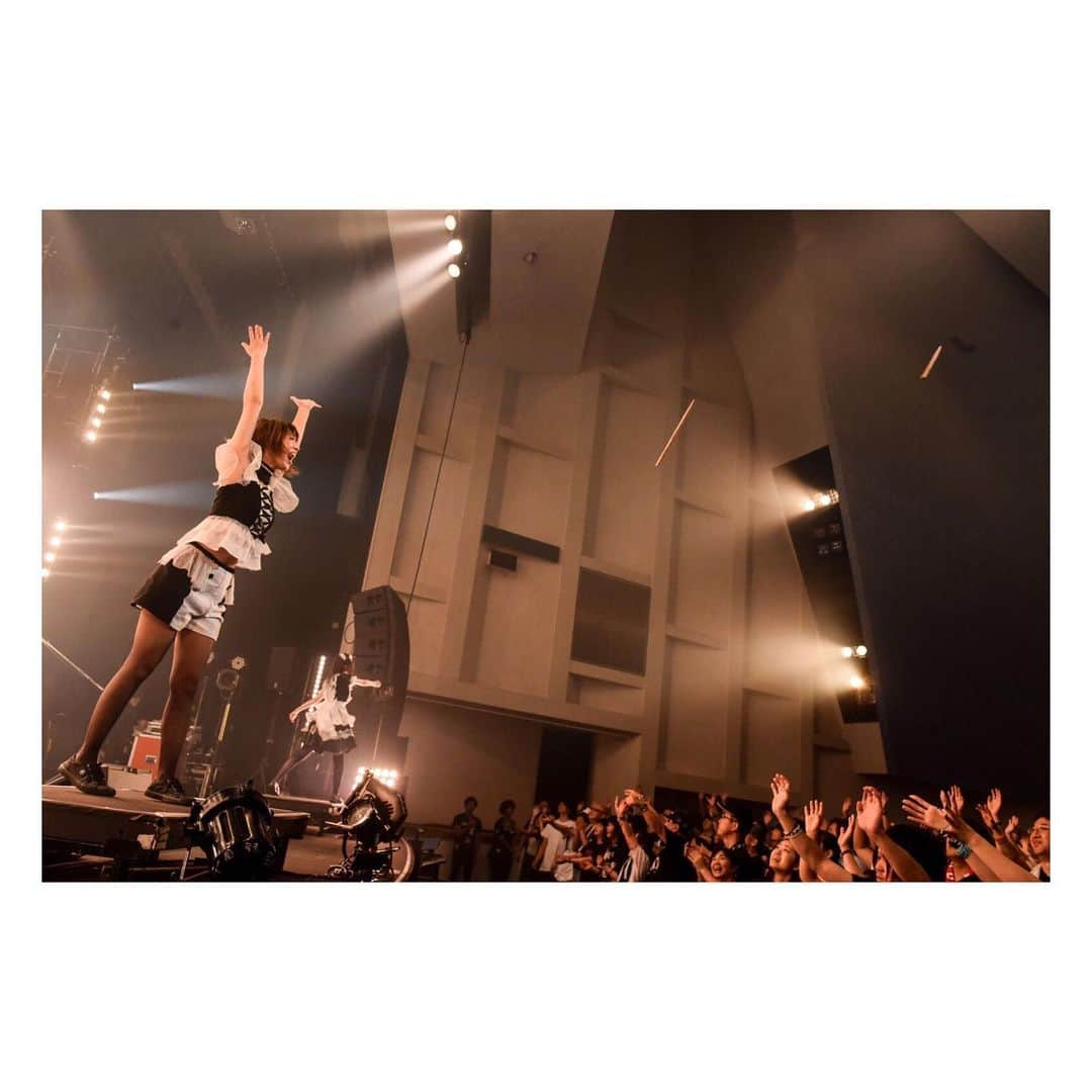 廣瀬茜さんのインスタグラム写真 - (廣瀬茜Instagram)「2019.7.30 BAND-MAID WORLD DOMINATION TOUR 2019【激動】ツアーファイナル@東京・昭和女子大学人見記念講堂 . photo by MASANORI FUJIKAWA(@masafuji93 ) . #bandmaid #激動」8月4日 19時40分 - akane_bandmaid