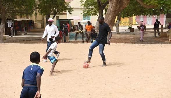 カリドゥ・クリバリさんのインスタグラム写真 - (カリドゥ・クリバリInstagram)「🇸🇳 Father & Son ⚽️ 😍 💚 #Sénégal 💛 #KK ❤️ #family」8月4日 19時51分 - kkoulibaly26