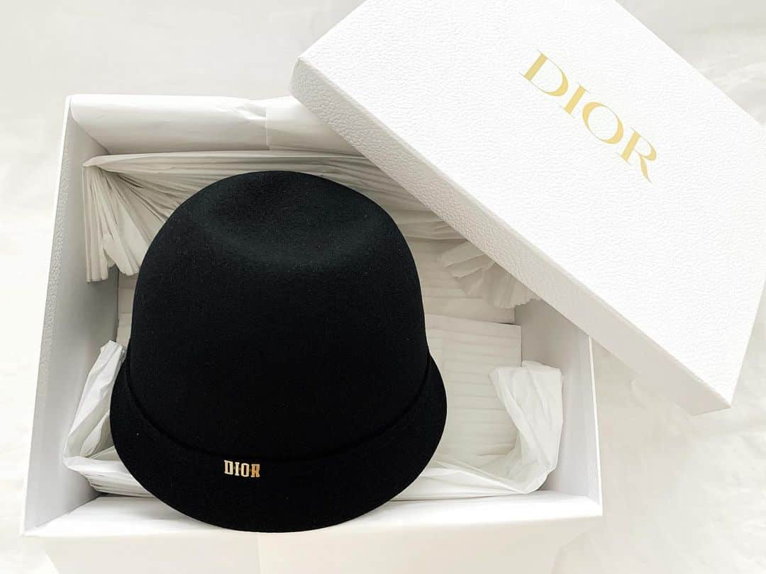 SEIRAさんのインスタグラム写真 - (SEIRAInstagram)「ㅤㅤㅤㅤㅤㅤㅤㅤㅤㅤㅤㅤㅤ @dior のハットを🎩主人がプレゼントしてくれました😍 ありがとうᵗʱᵃᵑᵏᵧₒᵤ♡💕💕 ㅤㅤㅤㅤㅤㅤㅤㅤㅤㅤㅤㅤㅤ 秋はファッションが楽しいから好き。 まだ夏だけども😂」8月4日 19時54分 - official.seira