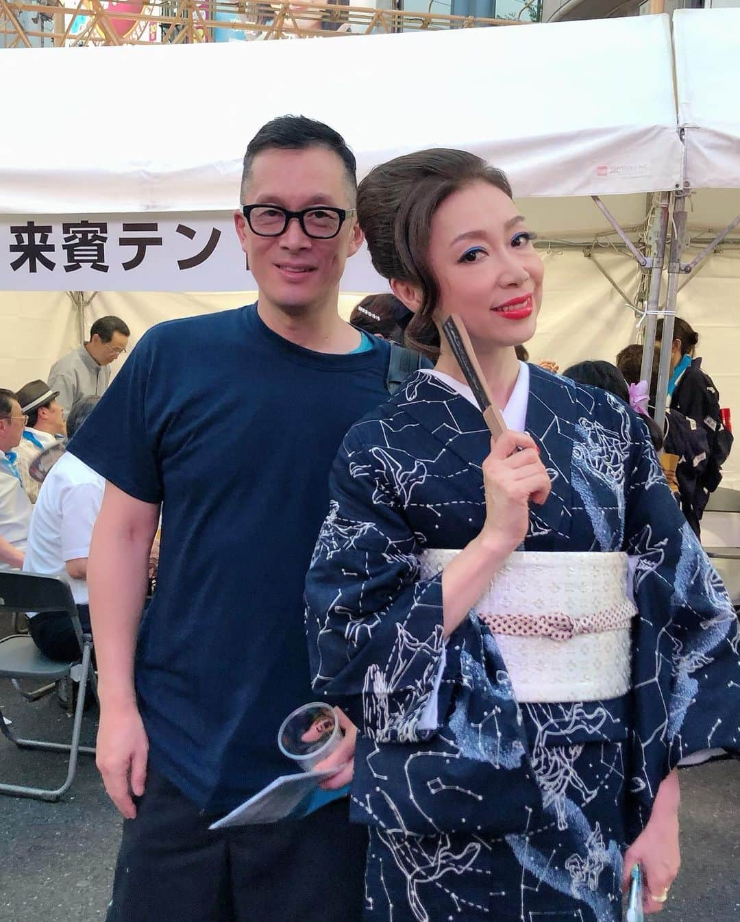 野宮真貴さんのインスタグラム写真 - (野宮真貴Instagram)「東京は夜の七時♪ 昨日は銀座で、今日は渋谷で歌って、連日の盆踊りざんまい🏮夏が来ましたね🎐そして打ち上げは、すしざんまい🍣なんちて。 #東京は夜の七時 #渋谷盆踊り #長谷部渋谷区長 #夢見る渋谷 #youmakeshibuya #盆踊り #🏮#野宮真貴  #missmakinomiya」8月4日 19時54分 - missmakinomiya