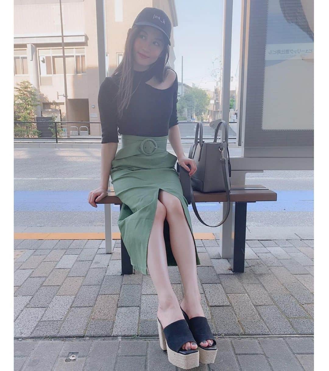 上西恵さんのインスタグラム写真 - (上西恵Instagram)「ありさが写真沢山撮ってくれたので 久しぶりに私服アップ😊😊 ⠀ 最初スカートのスリット、 横かな、って思ってたら 前だった！笑 ポケットで気付けました☺️ ホッ☺️笑 ⠀ 夏、みなさん、熱中症に気をつけて！！！ ちゃっかり、グッズ帽子アピール🧢 ⠀ #けいっち私服 #murua」8月4日 19時59分 - jonishi_kei