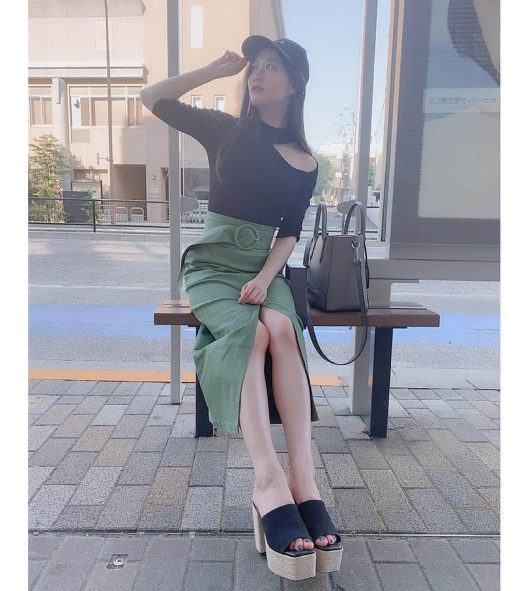 上西恵さんのインスタグラム写真 - (上西恵Instagram)「ありさが写真沢山撮ってくれたので 久しぶりに私服アップ😊😊 ⠀ 最初スカートのスリット、 横かな、って思ってたら 前だった！笑 ポケットで気付けました☺️ ホッ☺️笑 ⠀ 夏、みなさん、熱中症に気をつけて！！！ ちゃっかり、グッズ帽子アピール🧢 ⠀ #けいっち私服 #murua」8月4日 19時59分 - jonishi_kei