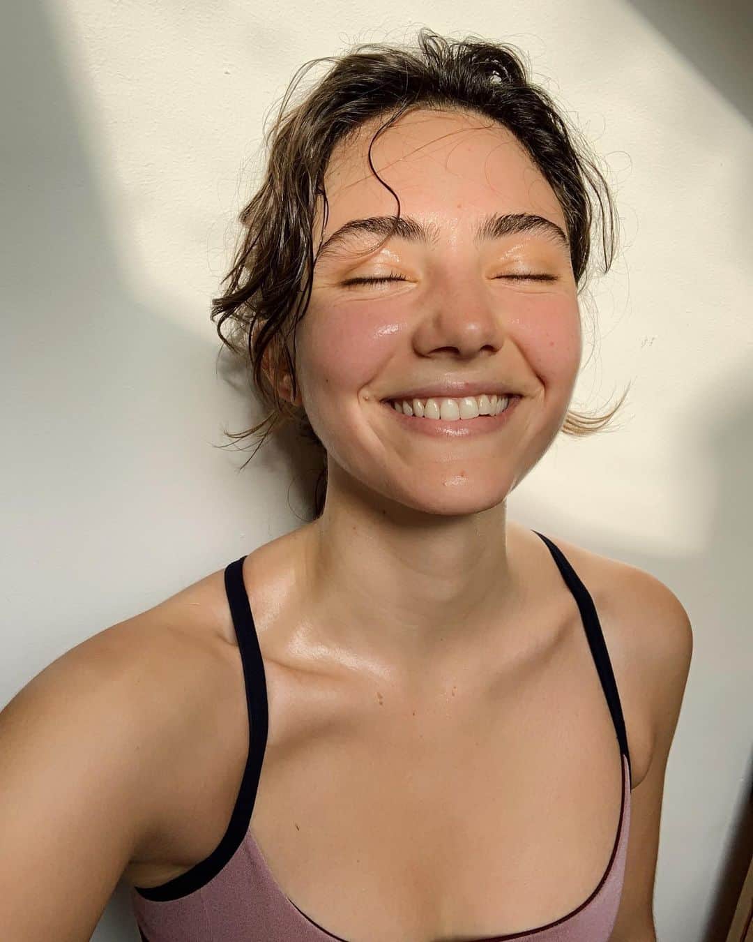 Amelia Zadroさんのインスタグラム写真 - (Amelia ZadroInstagram)「Post Run High 💦⚡️ The greatest new insight and inspiration pours in when I’m connected to my body. My deep dive into learning about the wisdom of the body over the last few years meant taking time to break down, to feel the emotions I had been suppressing and to learn how to process them and listen to my intuition. Over the last few months I’ve been learning to integrate being connected to my body AND showing up in the world and in my work. Example: showing up to work out or meditate every morning but LISTENING to what my body needs on the day. Simple and revolutionary coming from years of Hustle and Grind>Break down>Rest> Repeat. Now it’s time to re-build, to step back out into the world in a new way, To show up for life and for work on a whole new level WHILST staying connected to the inner magic. This New  Energy  Is EXCITING. ⚡️」8月4日 20時07分 - ameliazadro