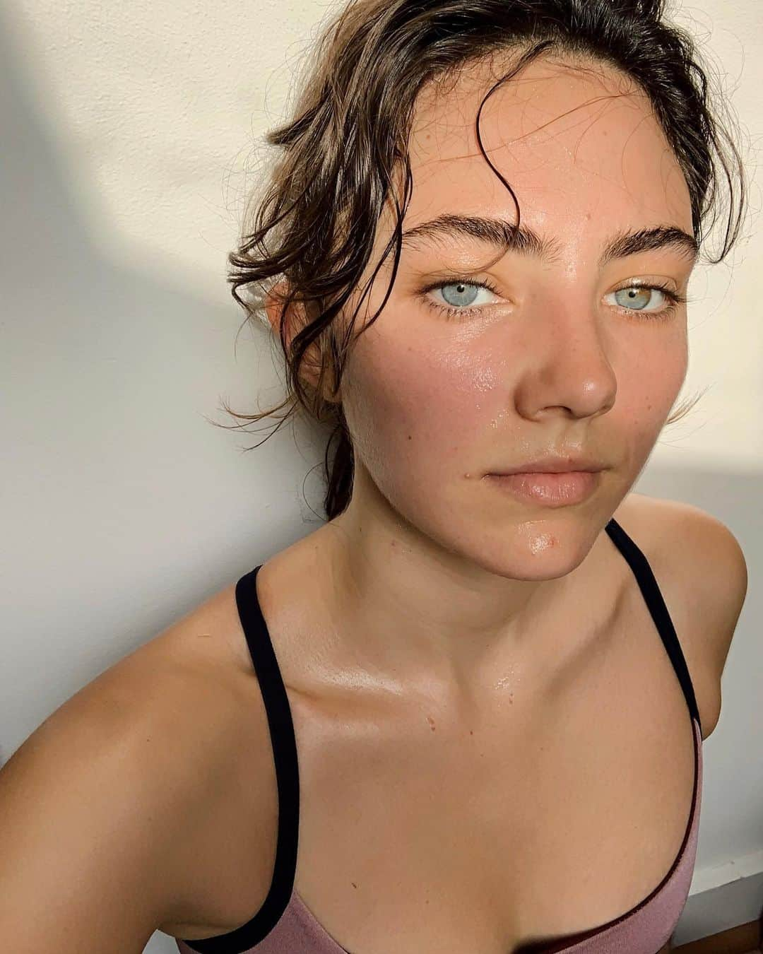 Amelia Zadroさんのインスタグラム写真 - (Amelia ZadroInstagram)「Post Run High 💦⚡️ The greatest new insight and inspiration pours in when I’m connected to my body. My deep dive into learning about the wisdom of the body over the last few years meant taking time to break down, to feel the emotions I had been suppressing and to learn how to process them and listen to my intuition. Over the last few months I’ve been learning to integrate being connected to my body AND showing up in the world and in my work. Example: showing up to work out or meditate every morning but LISTENING to what my body needs on the day. Simple and revolutionary coming from years of Hustle and Grind>Break down>Rest> Repeat. Now it’s time to re-build, to step back out into the world in a new way, To show up for life and for work on a whole new level WHILST staying connected to the inner magic. This New  Energy  Is EXCITING. ⚡️」8月4日 20時07分 - ameliazadro