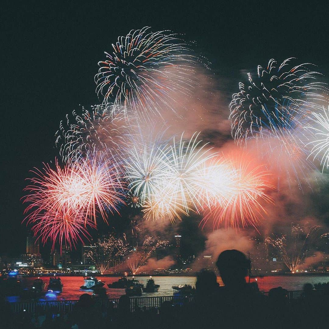 fuka_09さんのインスタグラム写真 - (fuka_09Instagram)「﻿ KOBE fireworks festival﻿ ﻿ 08.03  2019﻿ ﻿ ﻿ 毎年観てる神戸の花火大会﻿ 今年も海風を浴びながら﻿ 堪能できました✻﻿ ﻿ #みなとこうべ海上花火大会」8月4日 20時10分 - fuka_09