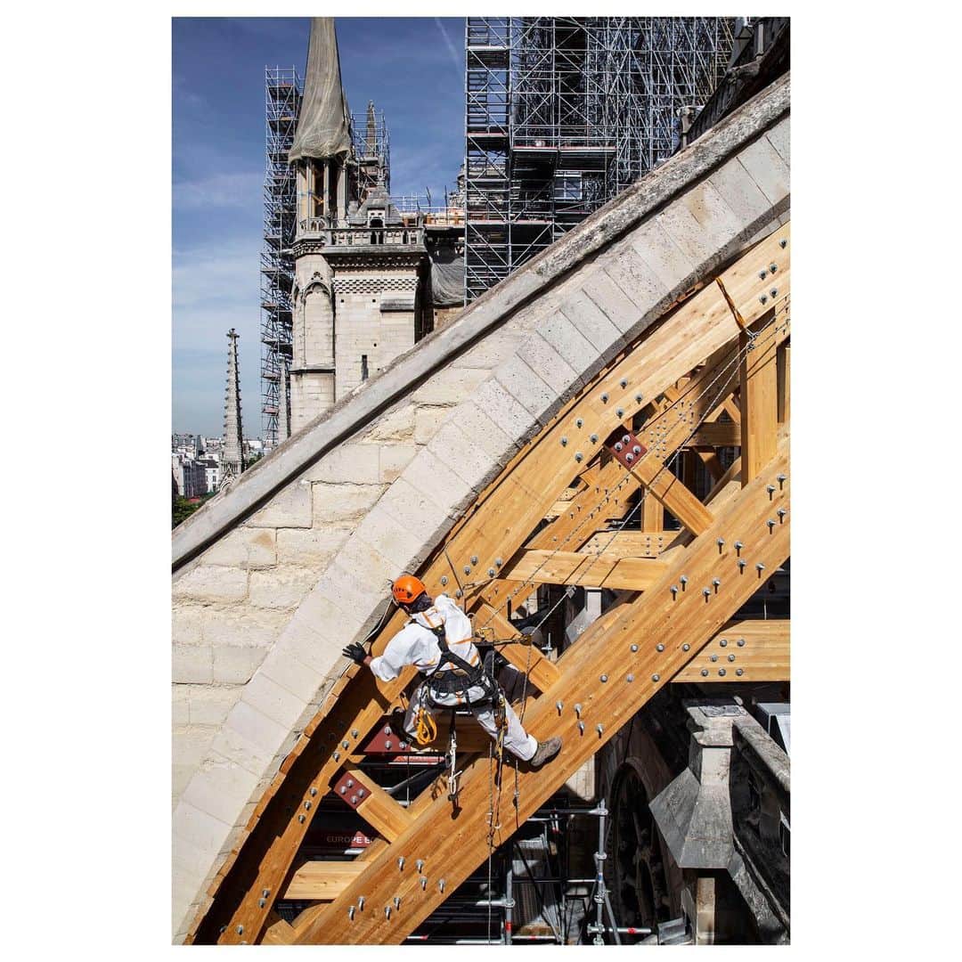 Magnum Photosさんのインスタグラム写真 - (Magnum PhotosInstagram)「Magnum photographer @pzachmann's work documenting the recovery efforts to save Notre Dame features on the cover of the latest issue of @TIME. . Zachmann's photographs offer an exclusive look inside the recovery efforts to save the cathedral three months after it was gutted by a fire. . PHOTOS: Paris. France. 2019. . © @pzachmann/#MagnumPhotos . #PatrickZachmann #TIME #NotreDame」8月4日 20時19分 - magnumphotos