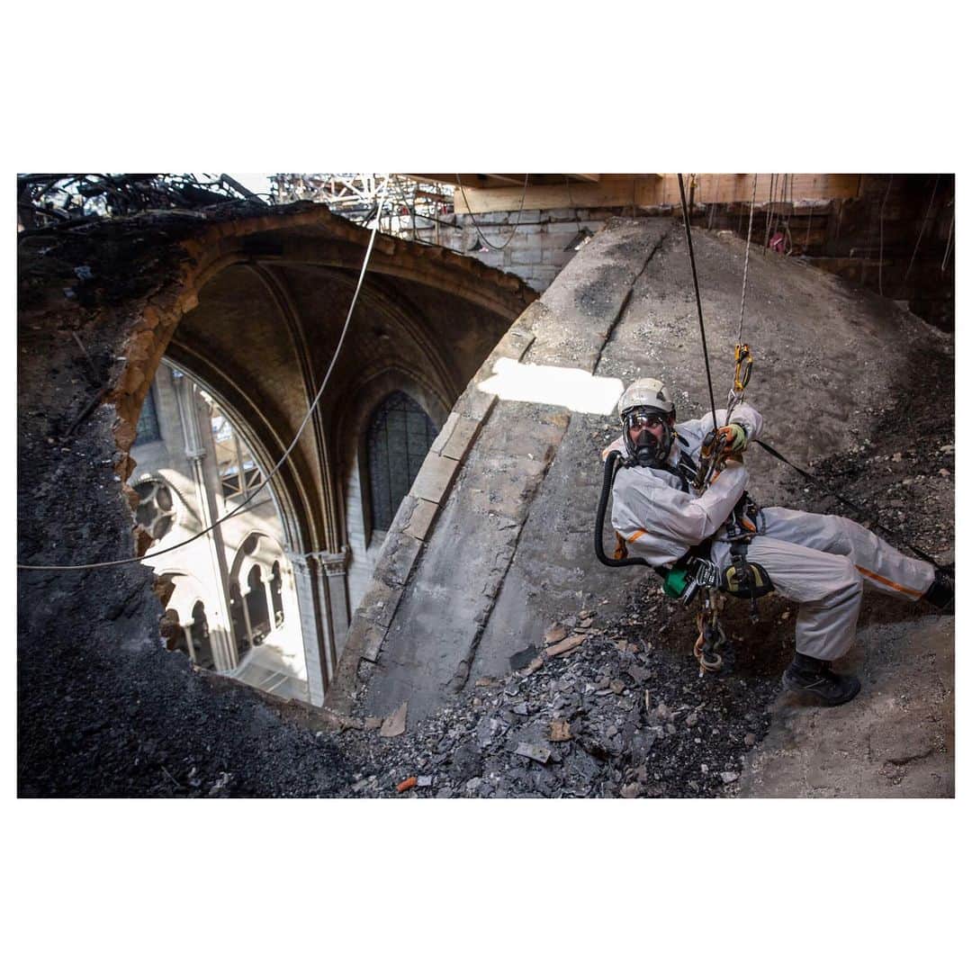 Magnum Photosさんのインスタグラム写真 - (Magnum PhotosInstagram)「Magnum photographer @pzachmann's work documenting the recovery efforts to save Notre Dame features on the cover of the latest issue of @TIME. . Zachmann's photographs offer an exclusive look inside the recovery efforts to save the cathedral three months after it was gutted by a fire. . PHOTOS: Paris. France. 2019. . © @pzachmann/#MagnumPhotos . #PatrickZachmann #TIME #NotreDame」8月4日 20時19分 - magnumphotos