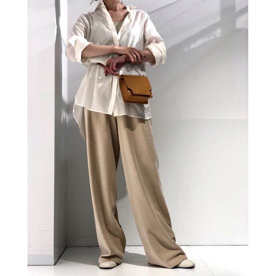 NOBLEさんのインスタグラム写真 - (NOBLEInstagram)「shirt ¥12.000(+tax)﻿ bag「Marge Sharwoodo」¥29.000(+tax)﻿ pants coming soon﻿ ﻿ ﻿ ------------------------------﻿ ﻿ \ 2019 SUMMER FINAL SALE/﻿ ・BAYCREW'S STORE﻿ ・ルミネ新宿店﻿ ・有楽町マルイ店・ジョイナス横浜店﻿ ・池袋東武百貨店・コレド日本橋店﻿ ・名古屋ラシック店・天神ビオロ店﻿ ・エスパル仙台店・六本木ヒルズ店﻿ ・天王寺ミオ店・ルクア大阪店﻿ ﻿ ﻿ #new #item #collection ﻿ #feminine #styilsh #simple #modern﻿ #noble #baycrews ﻿ #ノーブル#ベイクルーズ #新作」8月4日 20時37分 - noble.jp