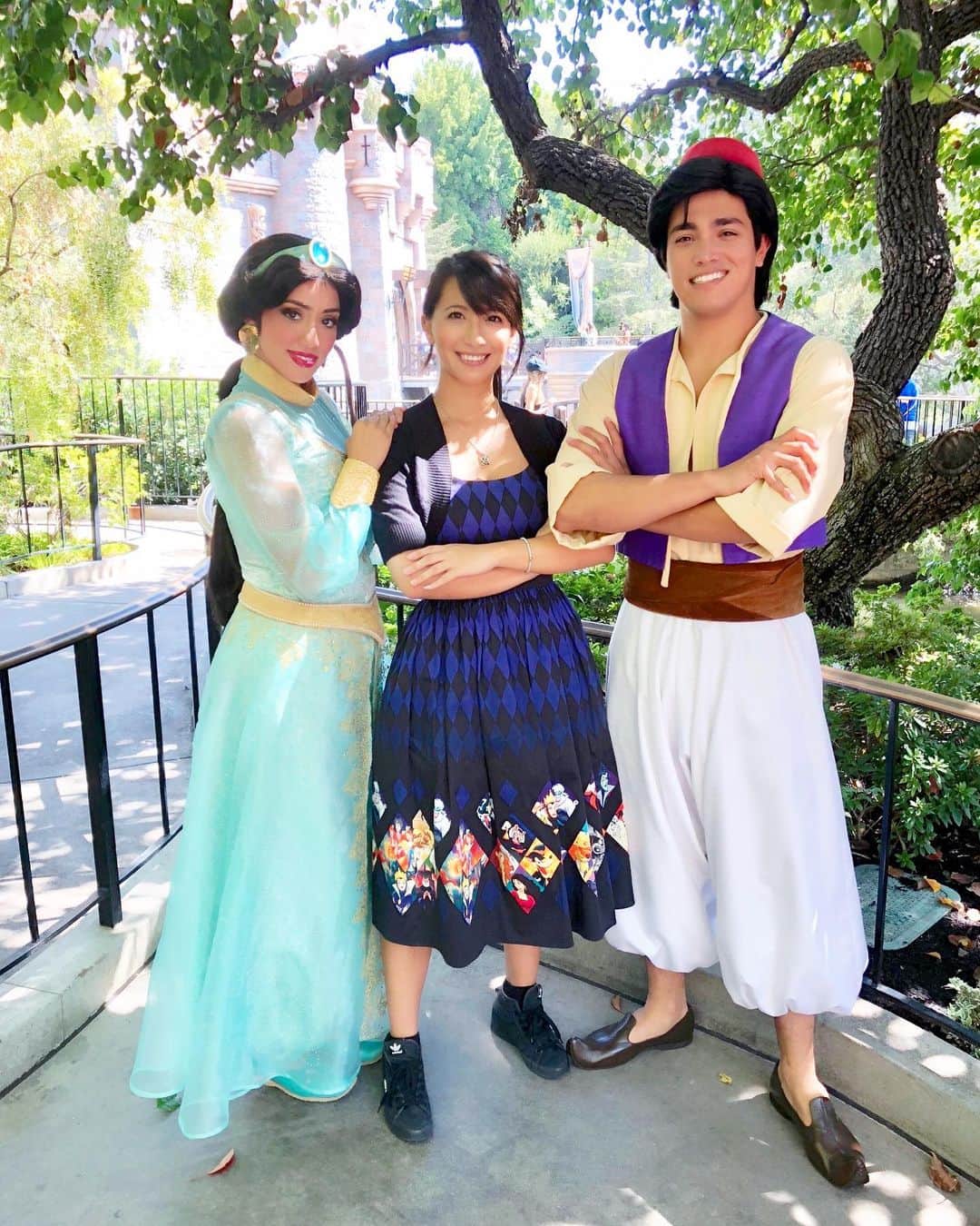 矢部あやのインスタグラム：「201809 4day アラジンとジャスミンのペアグリ！ 2人ともめっちゃ優しかった。 ・ #disneyland #disneylandcalifornia #disneylandresort #charactergreeting #DLR #dlr2018 #aladdin #jasmine」