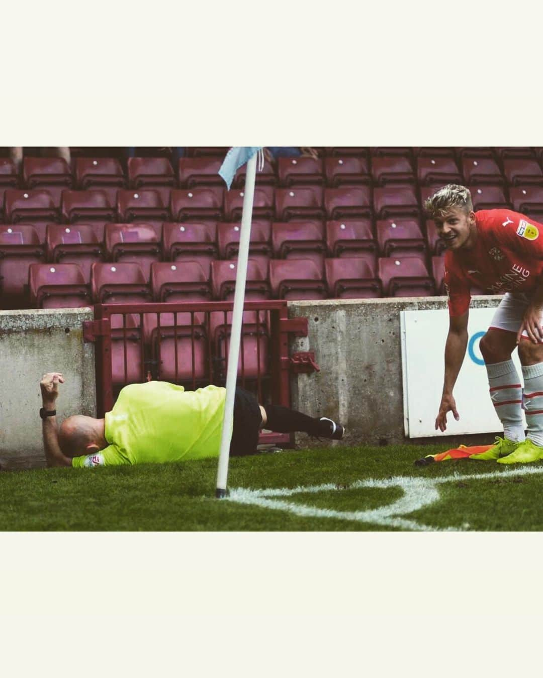 ロイド・イスグローヴさんのインスタグラム写真 - (ロイド・イスグローヴInstagram)「Swindon debut 2-0 away win 💥 frustration of last season came out when first goal went in 😌hope the lino is okay 🤦🏼‍♂️#7️⃣」8月5日 2時04分 - lloydisgrove