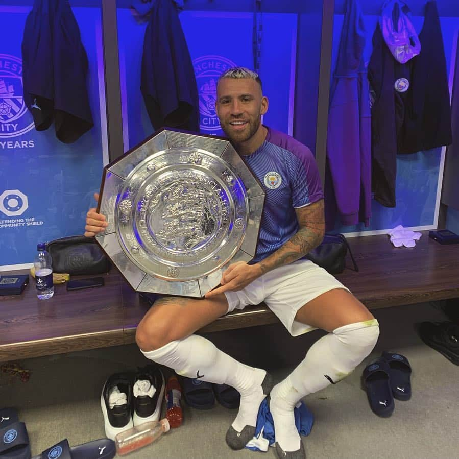 ニコラス・オタメンディさんのインスタグラム写真 - (ニコラス・オタメンディInstagram)「🏆🥇 @mancity 👉🏻 #CommunityShield ✅ #manchestercity #mancity #champions 19/20」8月5日 2時05分 - nicolasotamendi30