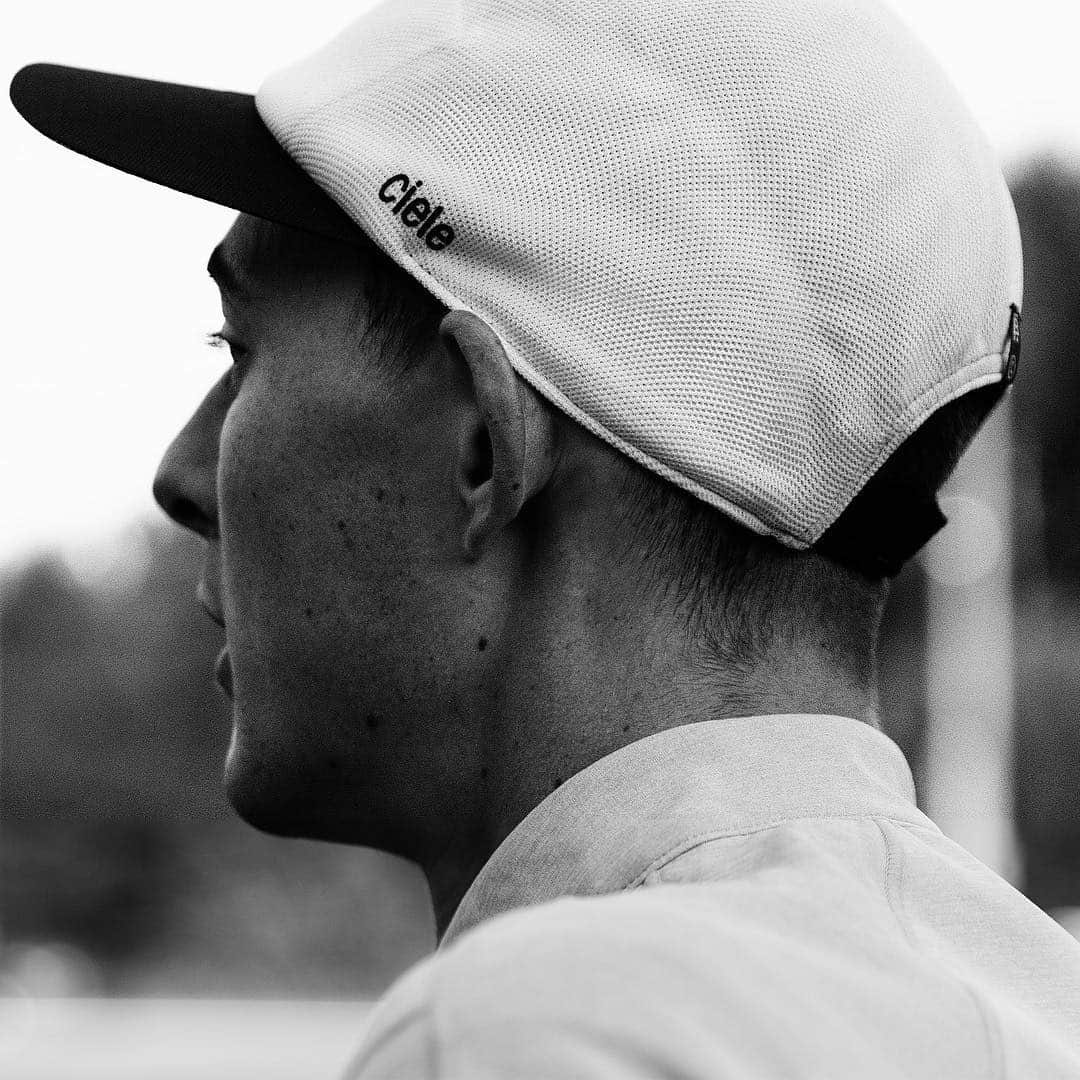 のインスタグラム：「“It’s not running, it’s everything around the running. You can run 100 miles a week, but it doesn’t help if you’re not healthy.” Long distance runner Justin Kent wears the Reigning Champ edition Ciele ONECap.⁣ ⁣ Read our full interview with Justin on ReigningChamp.com⁣ ⁣ #ReigningChamp #CielexReigningChamp」
